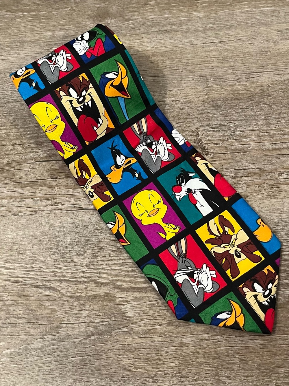 Vintage 1997 LOONEY TUNES Stamp Collection Tie